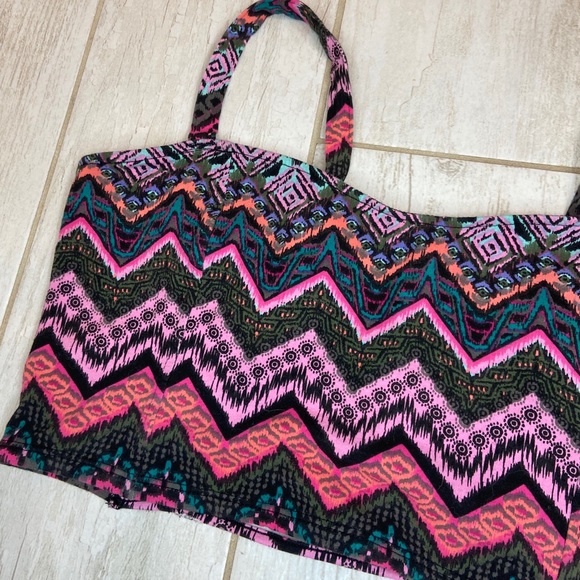 Garage Crop Top - Picture 2 of 4